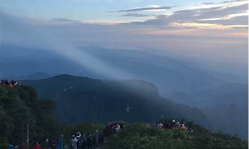 十月去峨眉山好玩吗_十月峨眉山旅游攻略